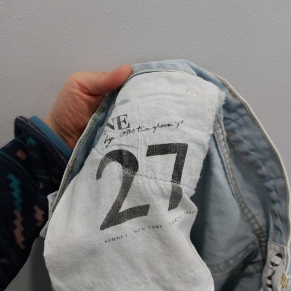 One Teaspoon Bandits Relaxed Fit Denim Shorts Raw Hem Size 27 - Picture 6 of 7